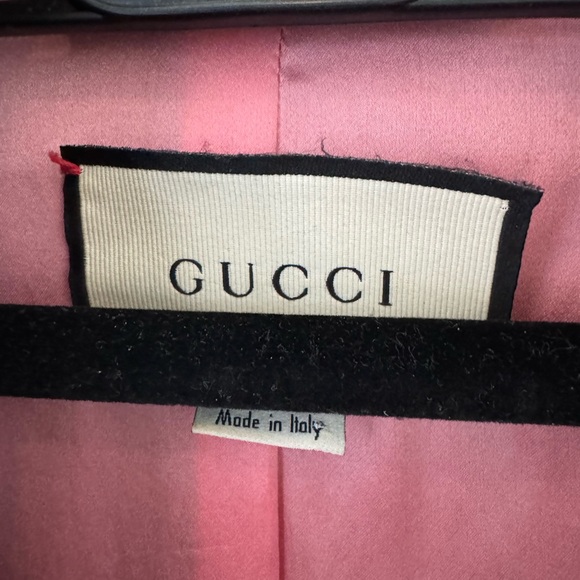 Gucci Women's Black and Gold Floral Blazer - Picture 2 of 6